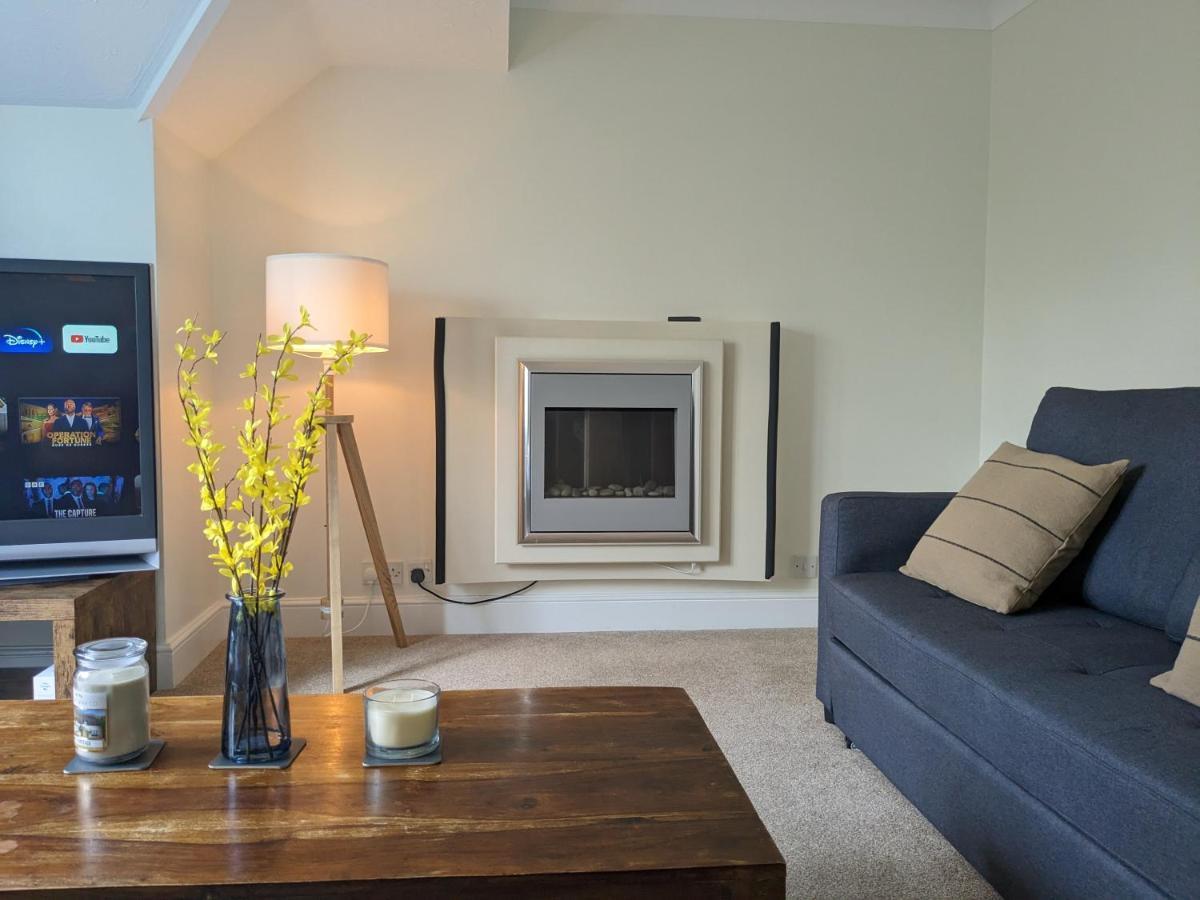 Large Apartment With Parking Guildford Exterior foto