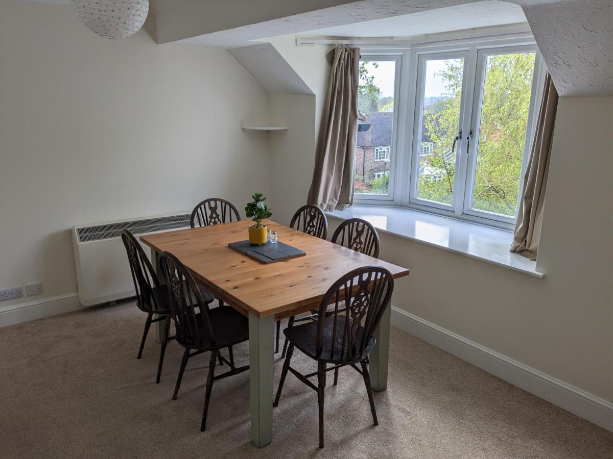 Large Apartment With Parking Guildford Exterior foto