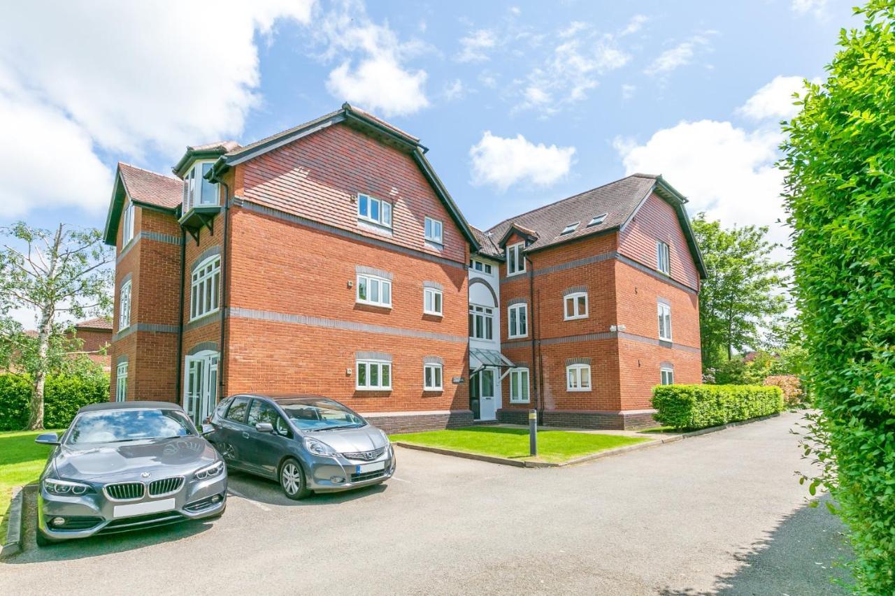 Large Apartment With Parking Guildford Exterior foto